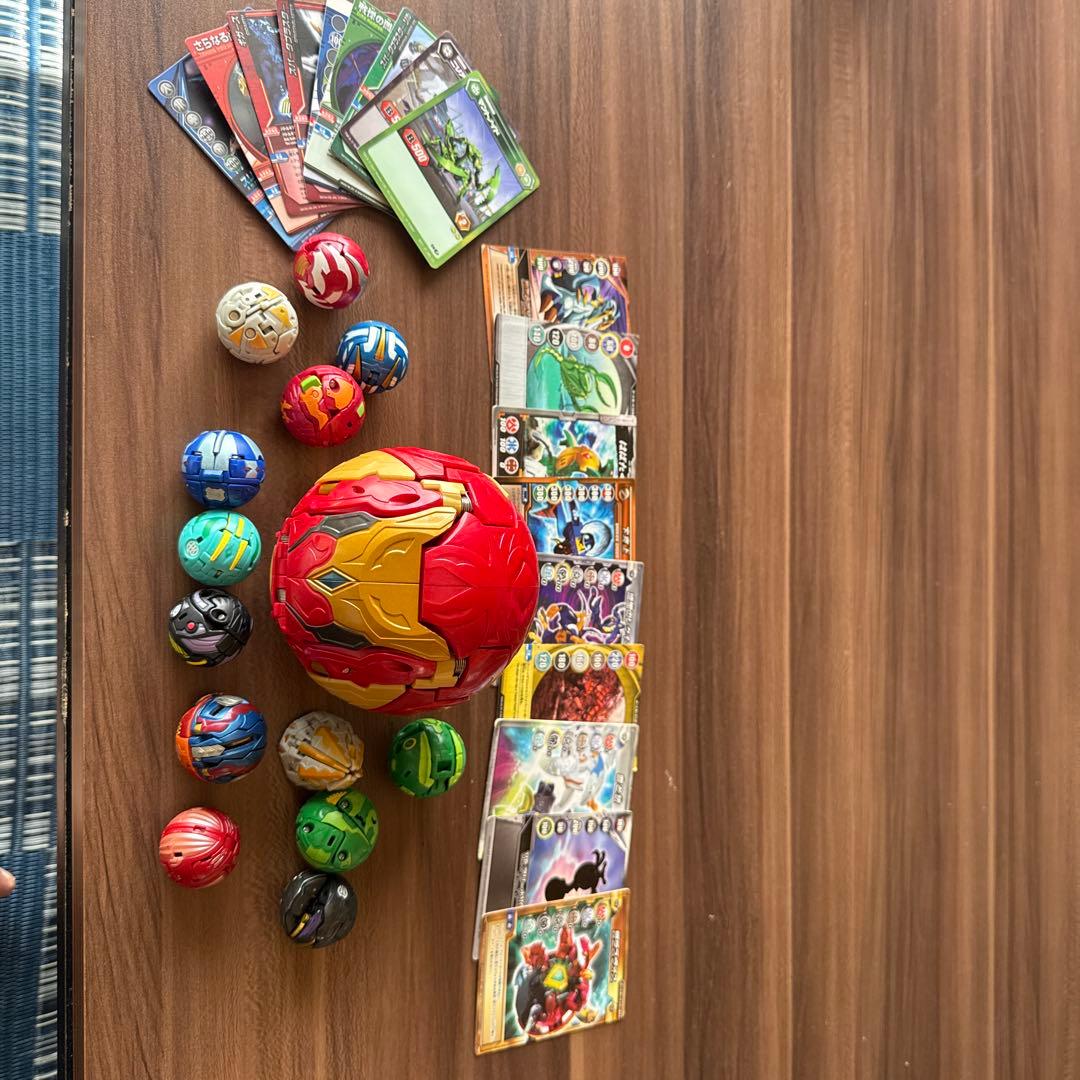 爆丸　バトルボールとトレーディングカードセット