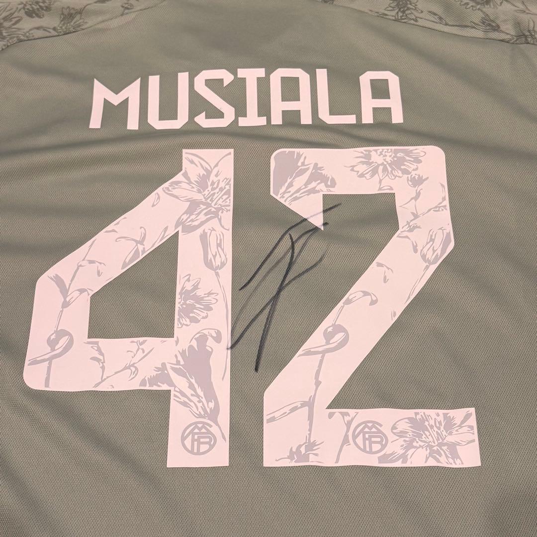 証明書付 バイエルンミュンヘン 23-24 ムシアラ直筆サイン入りXL