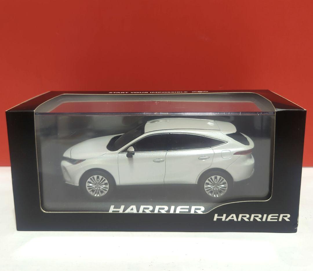 トヨタ　ハリアー80系　ミニカー　ホワイトパール