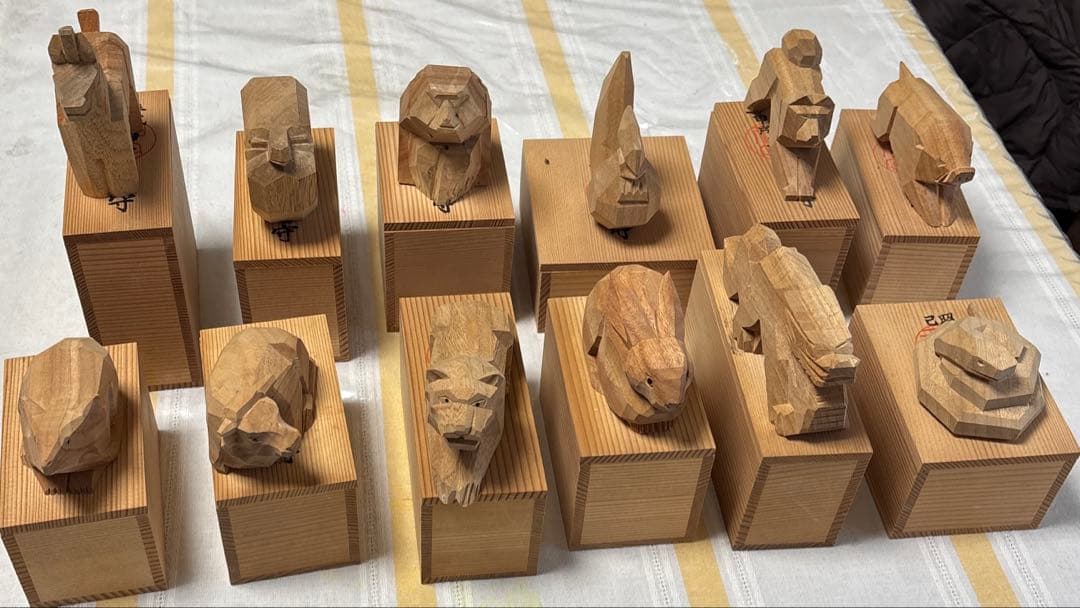 伊勢神宮　木彫り　干支置物セット 12体 木箱付き