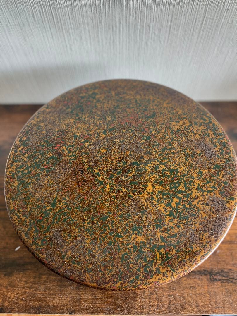 金色と緑色の模様の膳