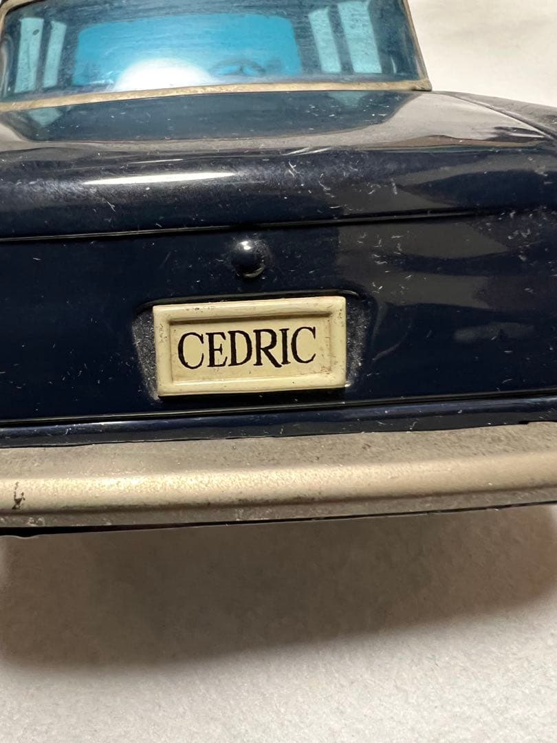 昭和レトロ　イチコー　ブリキ　日産セドリック・カスタム　縦目4灯　初期