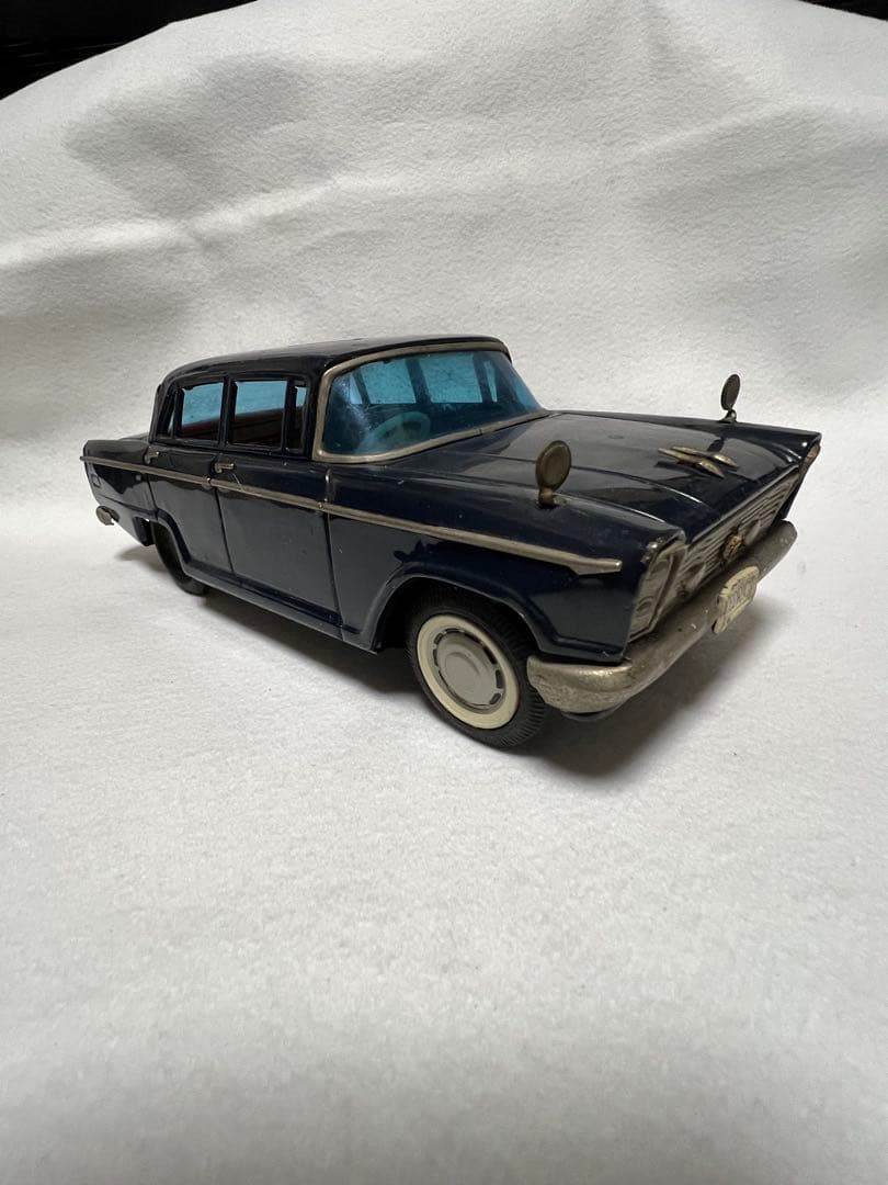 昭和レトロ　イチコー　ブリキ　日産セドリック・カスタム　縦目4灯　初期