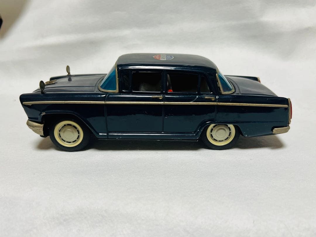 昭和レトロ　イチコー　ブリキ　日産セドリック・カスタム　縦目4灯　初期