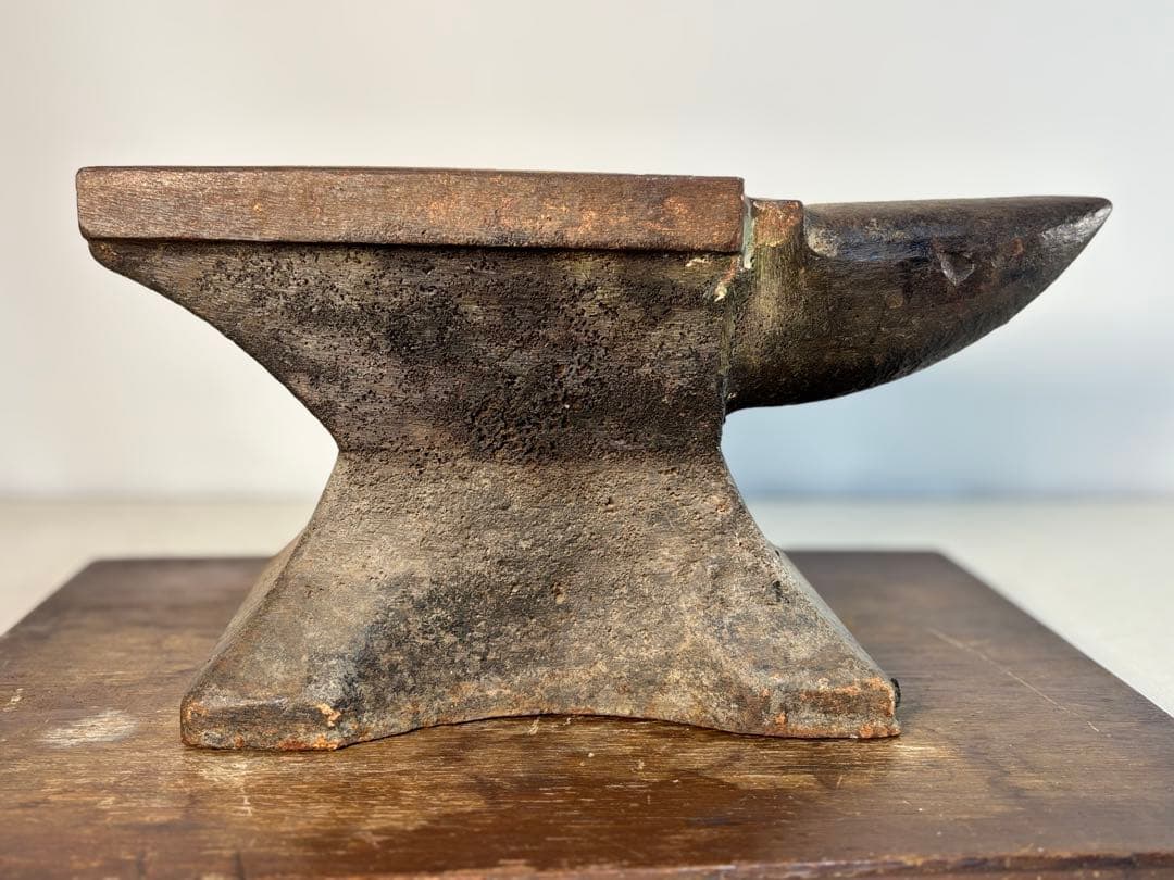 鍛冶屋の金床アンビル 金床 　角付き 作業台 叩き台