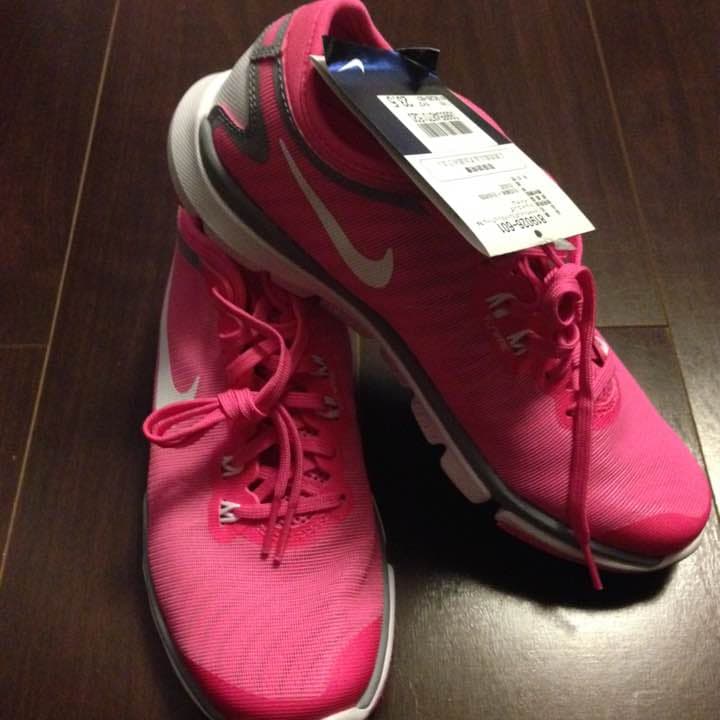 新品 ナイキトレーニングシューズ