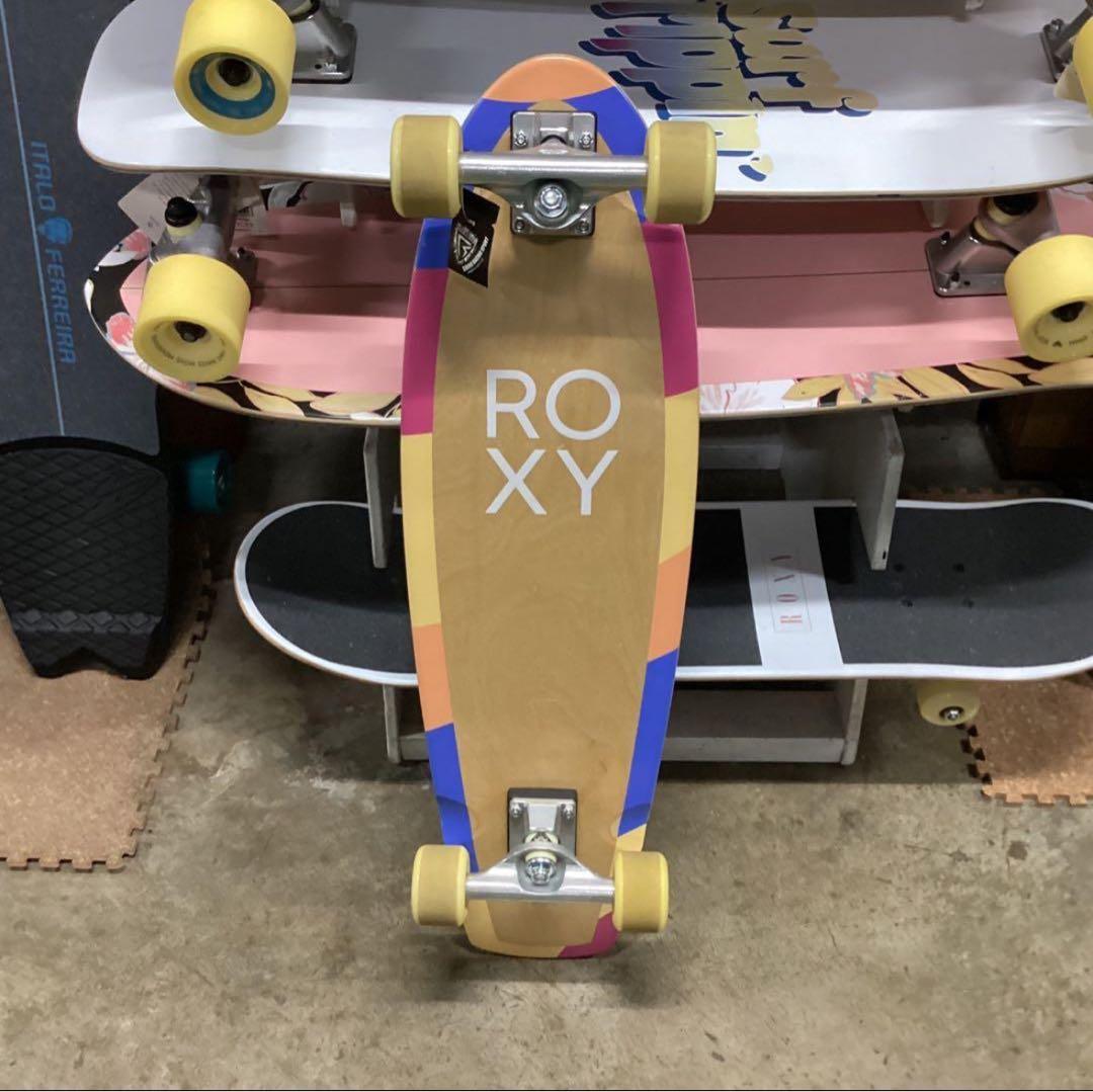 新品格安　女の子に大人気　オシャレなロキシーサーフスケート28インチレインボー