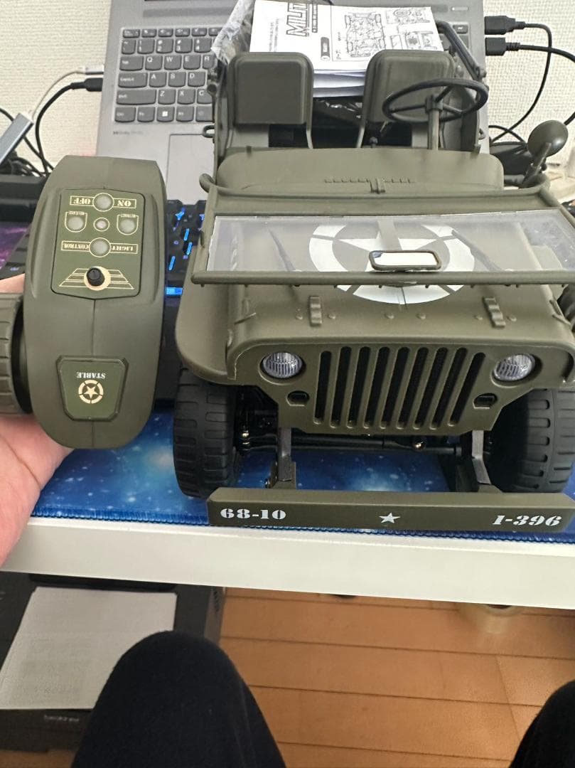 軍用 ラジコンカー 子供向け 人気 1/10 大型 オフロード ジープ 4WD