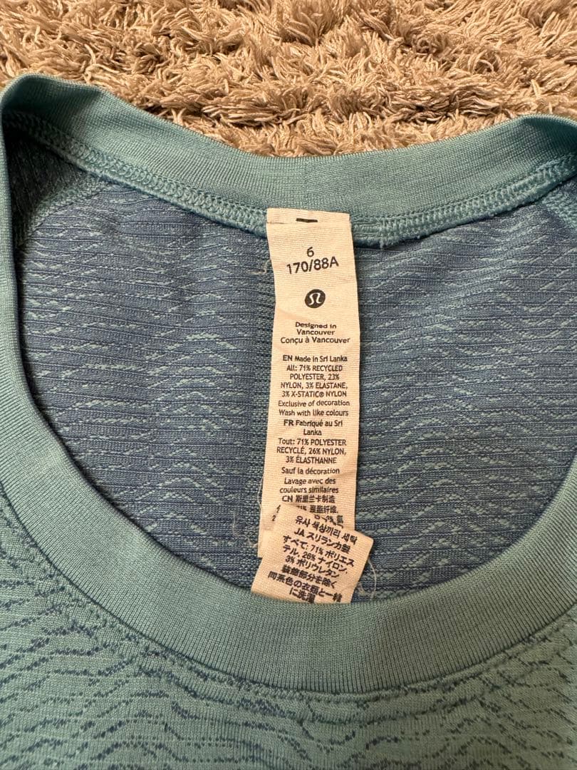 Lululemon Tシャツ
