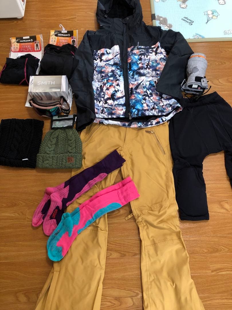 ROXY スノーボードウェアセット　smithゴーグル　インナーグローブ他
