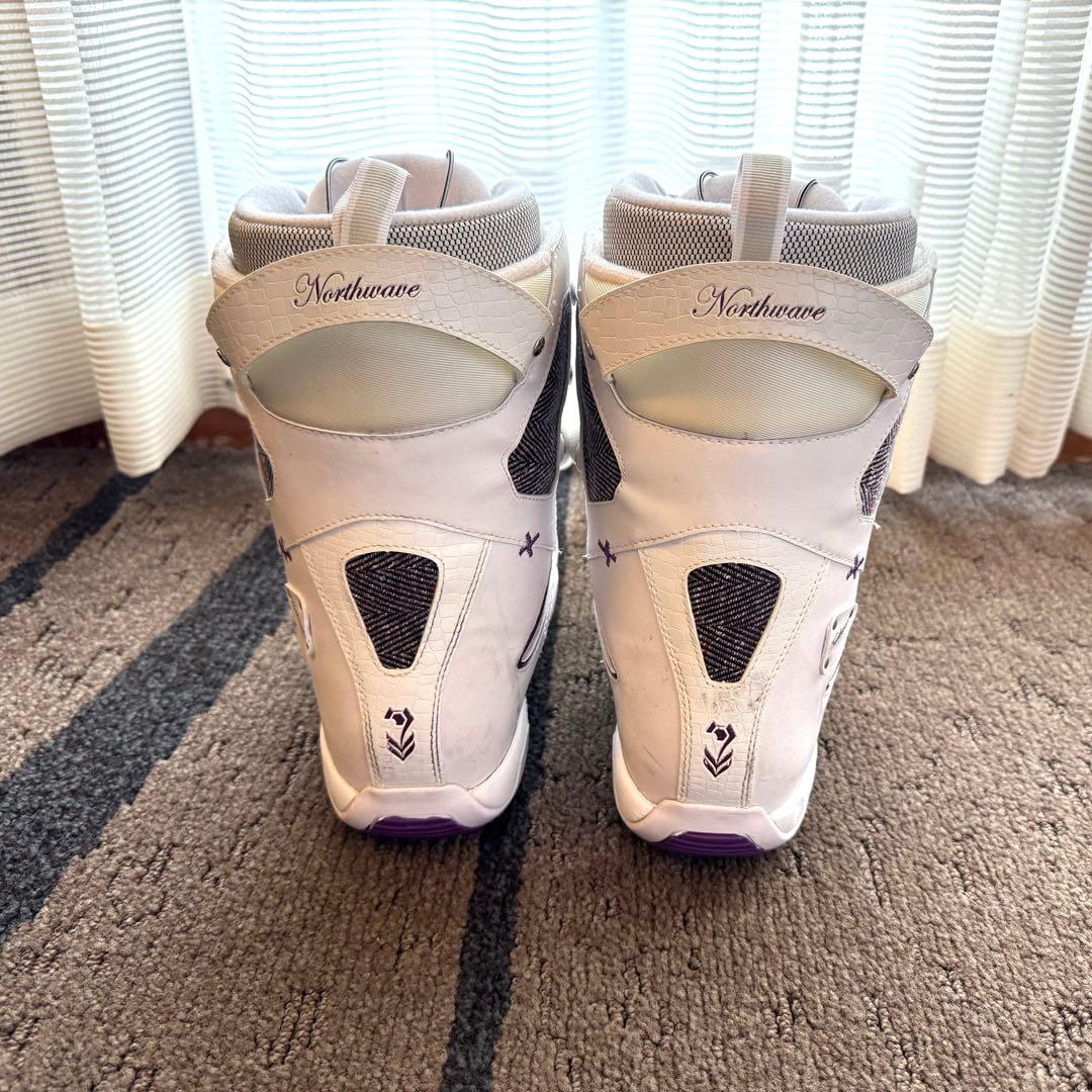スノーボードブーツ 女性用 24.5cm ホワイト 紫 Northwave