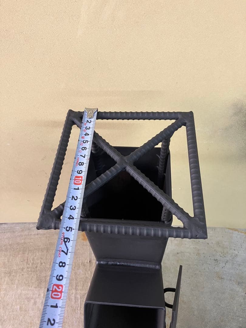 ロケットストーブ　五徳取り外し可能　灰かき棒付き