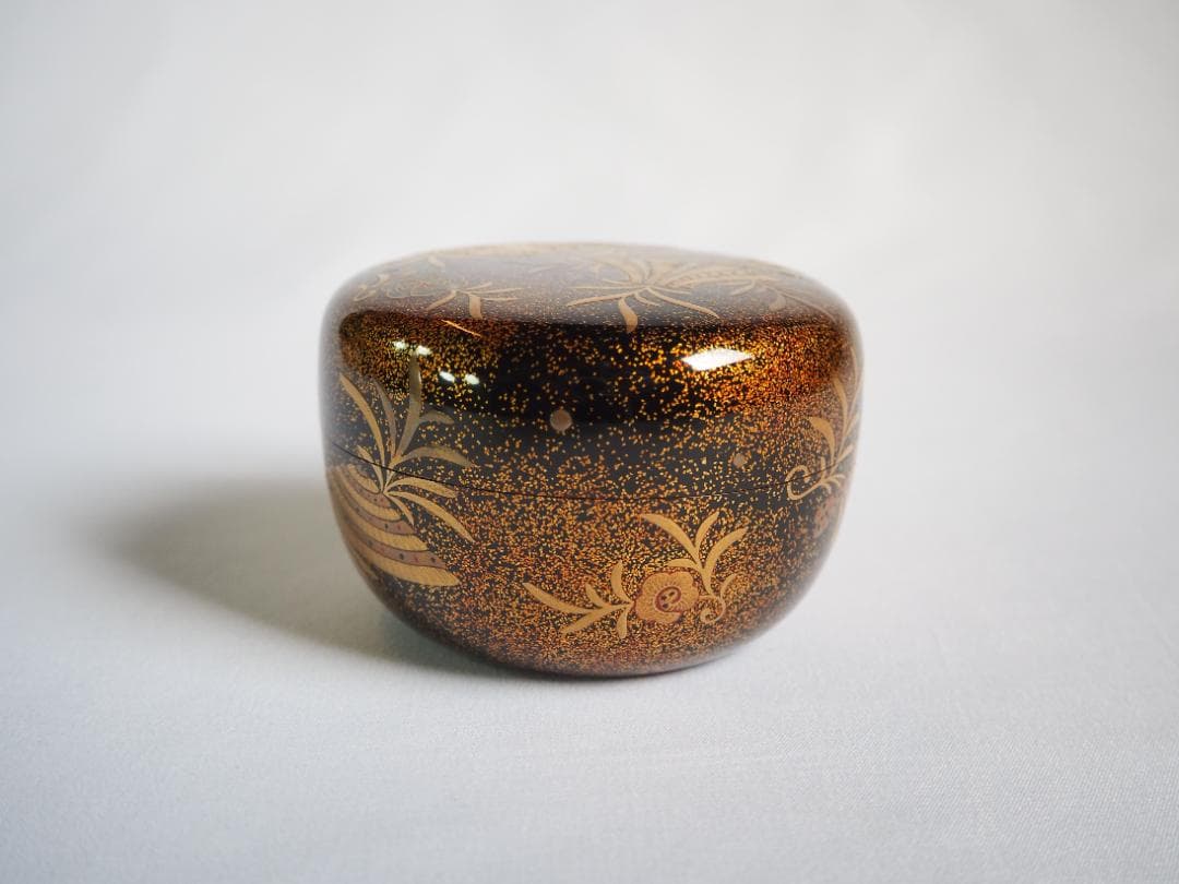 裏千家15世鵬雲斎大宗匠御書付『海松貝蒔絵平棗』岡澤起幸造（共箱）