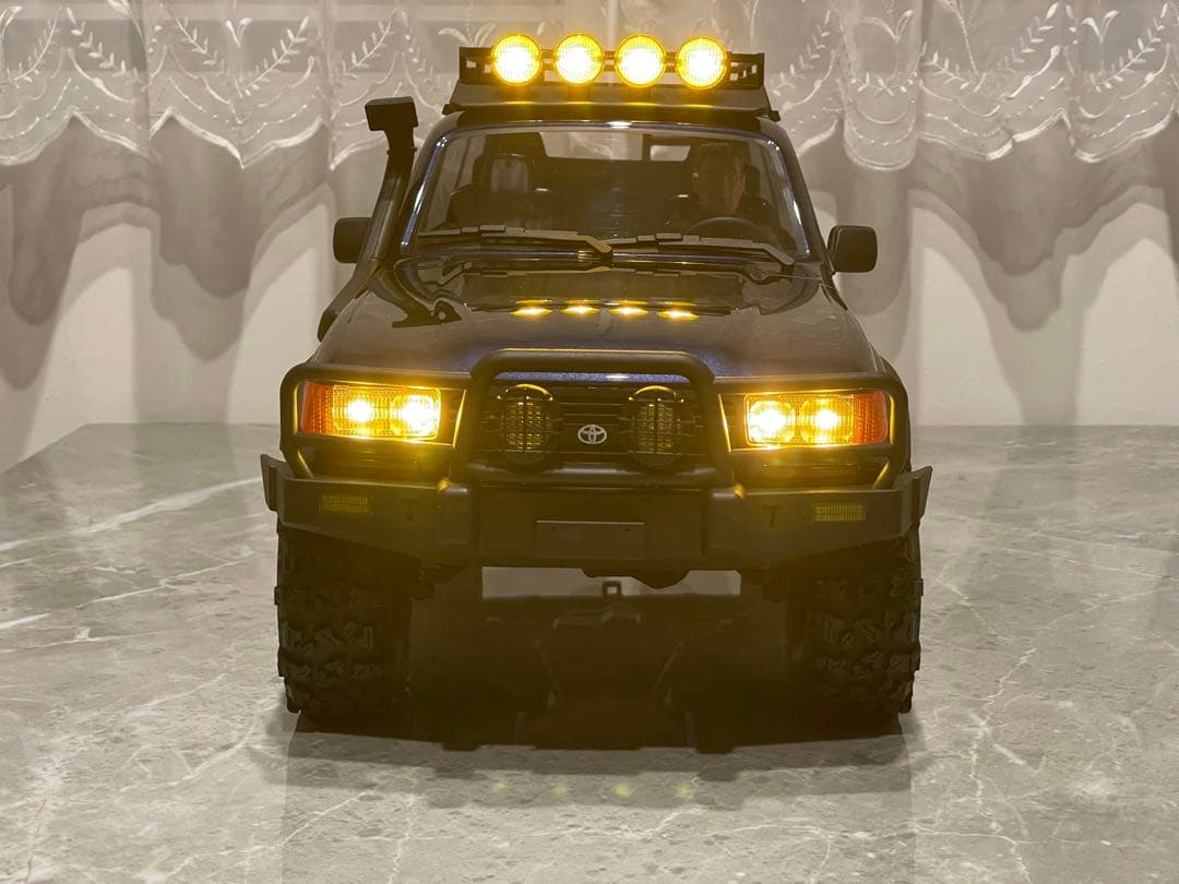 FMS FCX10 pro v2 ランクル80 充電器、バッテリーセット