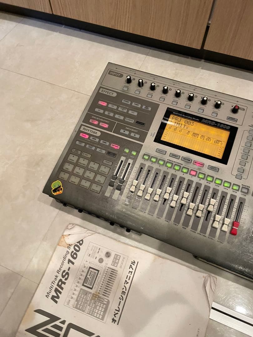 ZOOM MRS-1608 ミキサー • マルチトラックリコーダー
