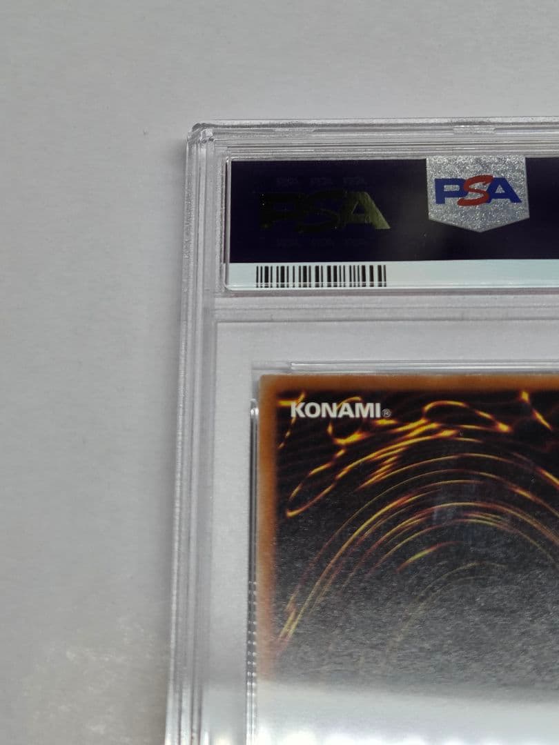 遊戯王　混沌の黒魔術師　レリーフ　PSA8