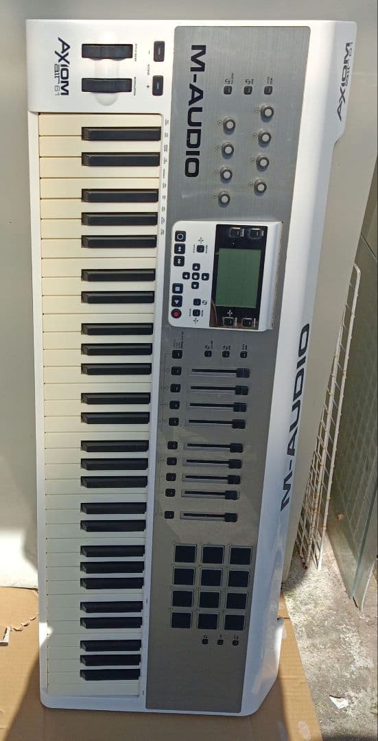 M-Audio Axiom air 61 MIDIコントローラー