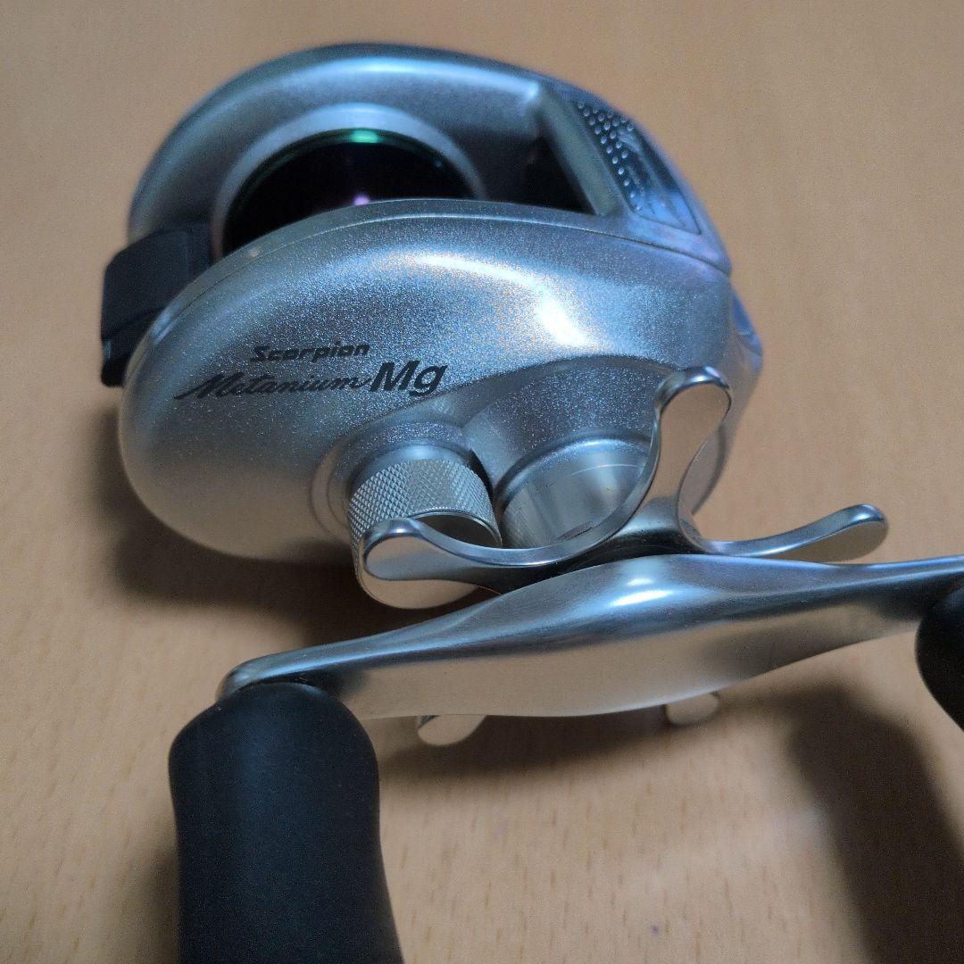 スコーピオン メタニウムMg ベイトリール右巻き