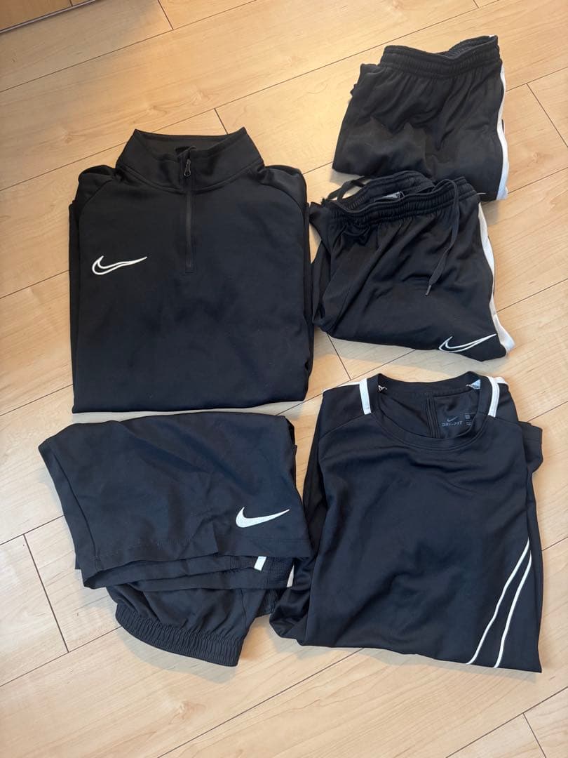 限定値下！早い者勝ちNIKE5点セット　サッカー　ウェア　上下セット2点➕下1枚