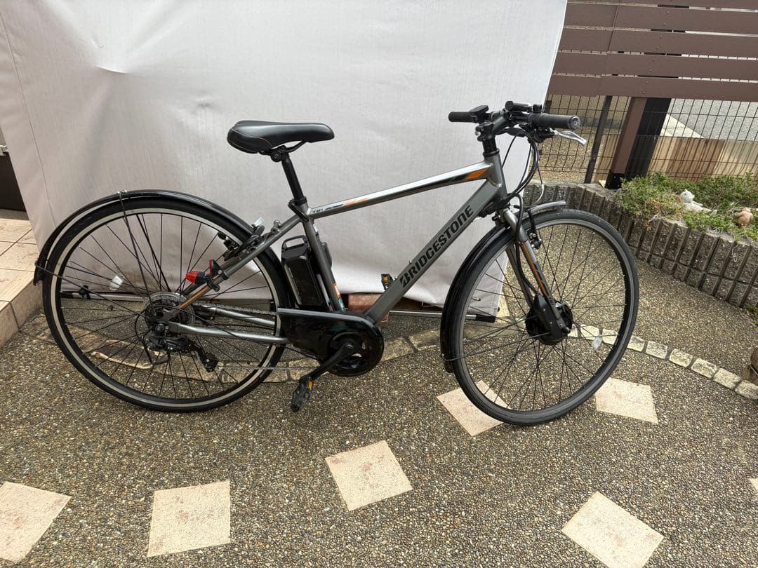 ブリヂストン 電動アシスト自転車 スポーツタイプ シルバー TB1e(大阪)