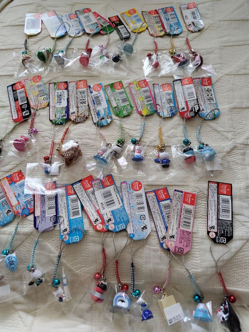 ご当地キティ 根付け 　まとめ売り　30点