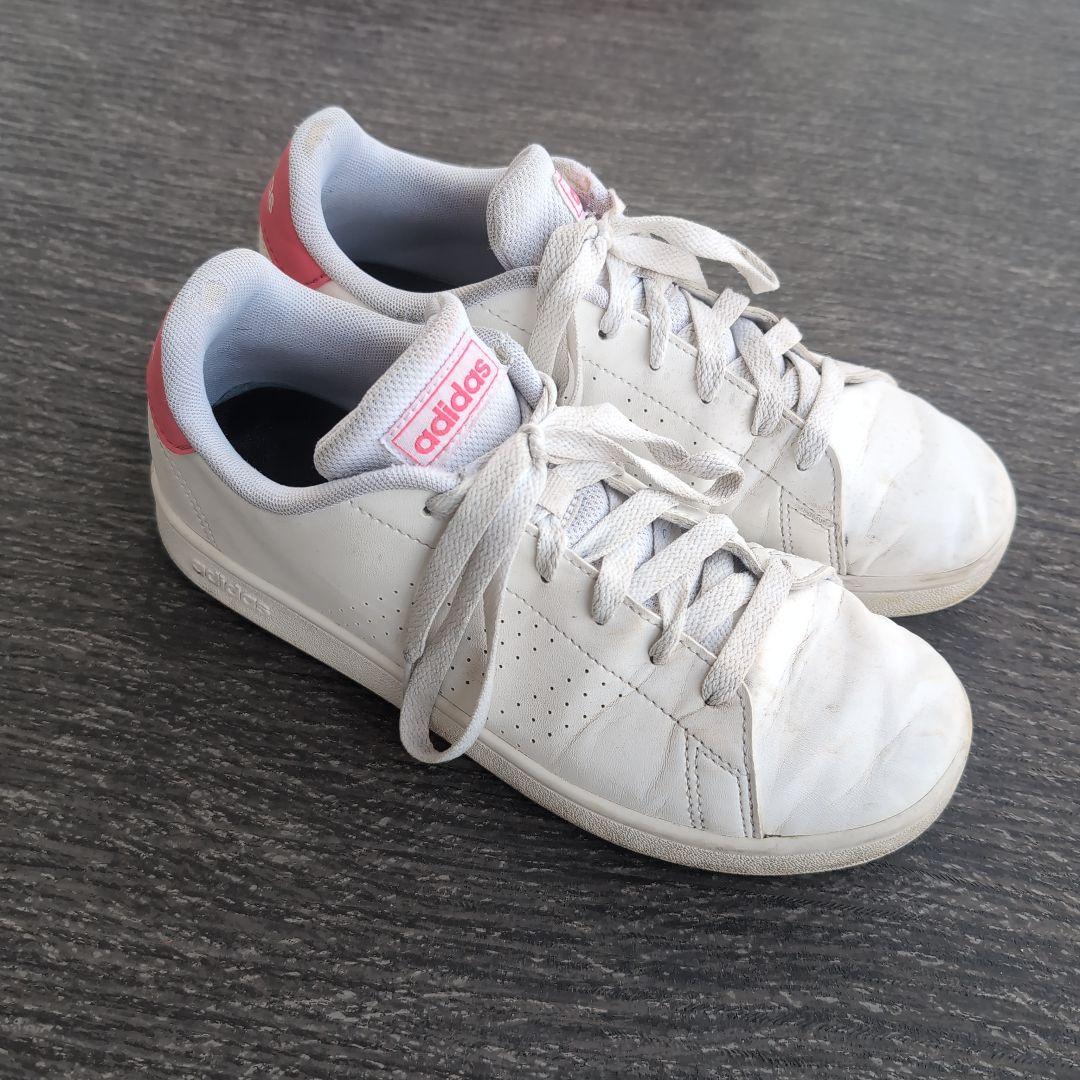 チアリーディング　adidas スニーカー 　23.5サイズ