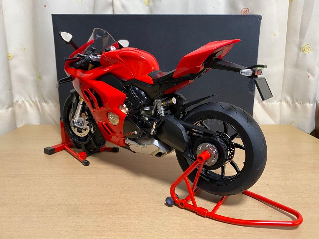 DUCATI パニガーレV4 S 1/6スケール　ドゥカティ
