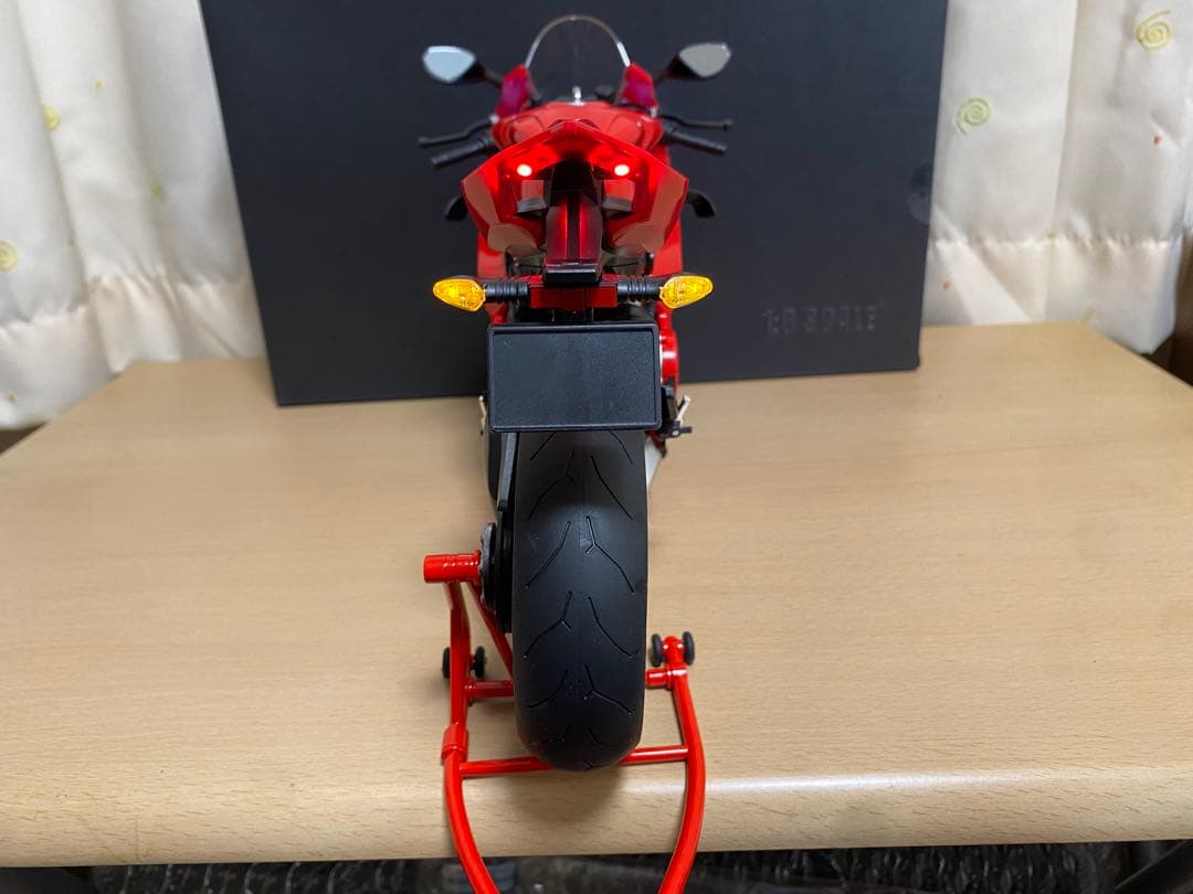 DUCATI パニガーレV4 S 1/6スケール　ドゥカティ