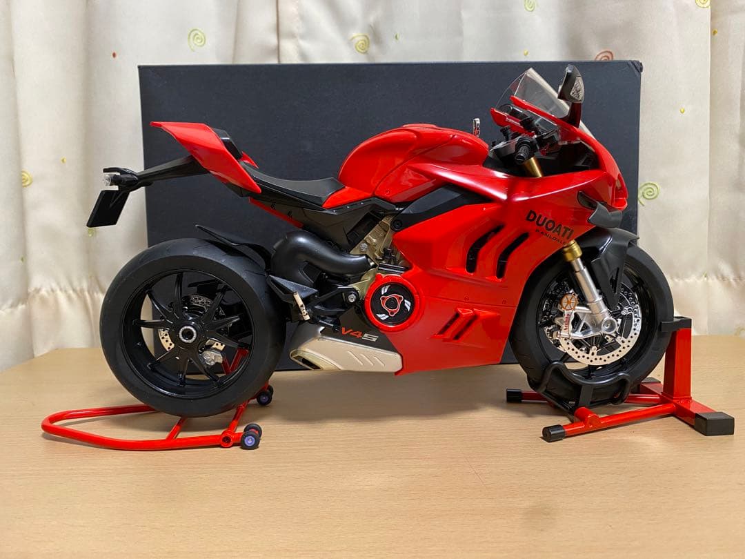 DUCATI パニガーレV4 S 1/6スケール　ドゥカティ