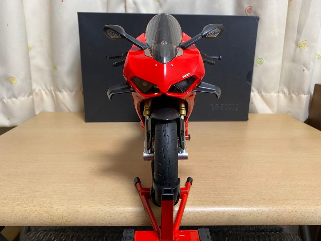 DUCATI パニガーレV4 S 1/6スケール　ドゥカティ