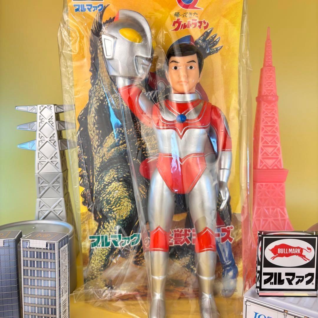 シルバー色　帰ってきたウルトラマン 大サイズ マスク取れ・ブルマァク ロゴ付き