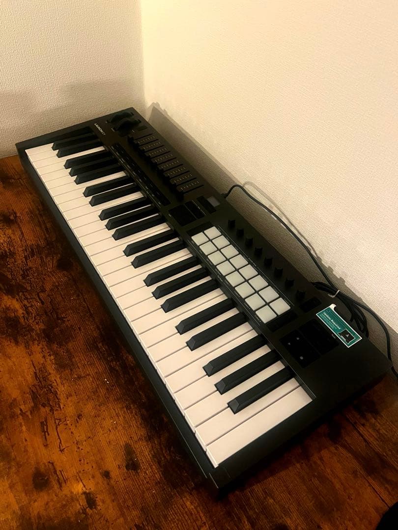 NOVATION Launchkey 49 MK4 USB-MIDIキーボード