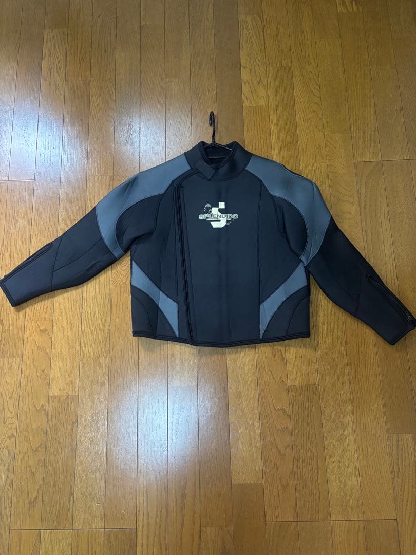 スキューバダイビング　ウェットスーツ