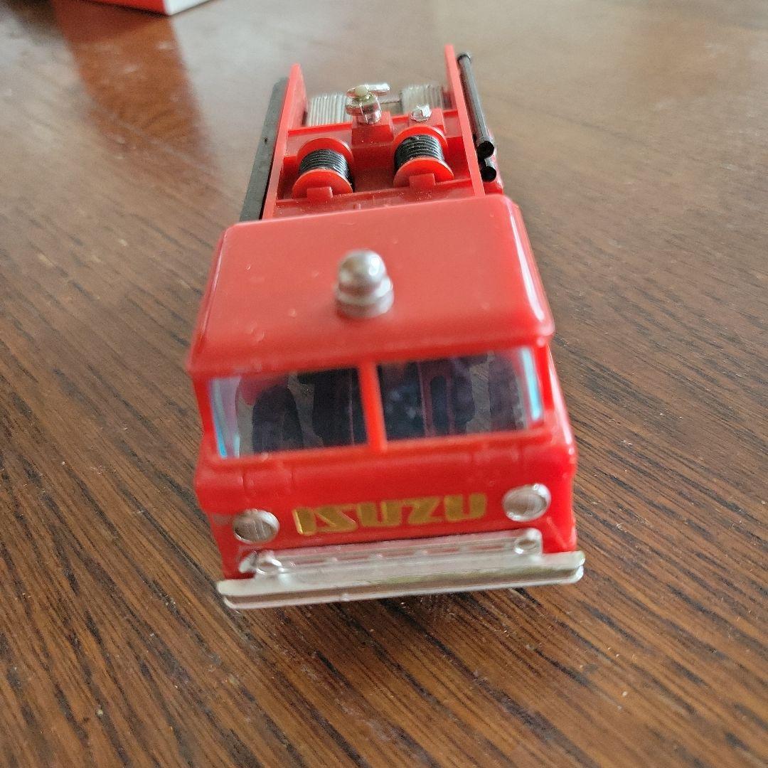 希少　アサヒ玩具　ISUZU 消防車F-130 赤 箱付き