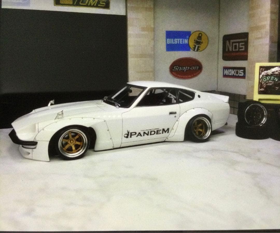 イグニッションモデル1/18 PANDEM S30Z 白　シャツおまけ付き