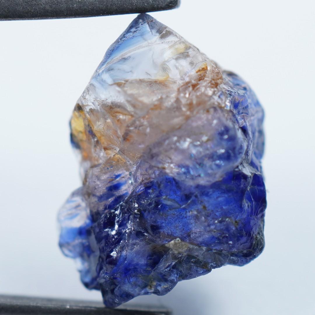 ウインザバイカラーブルーサファイア　原石　タンザニア