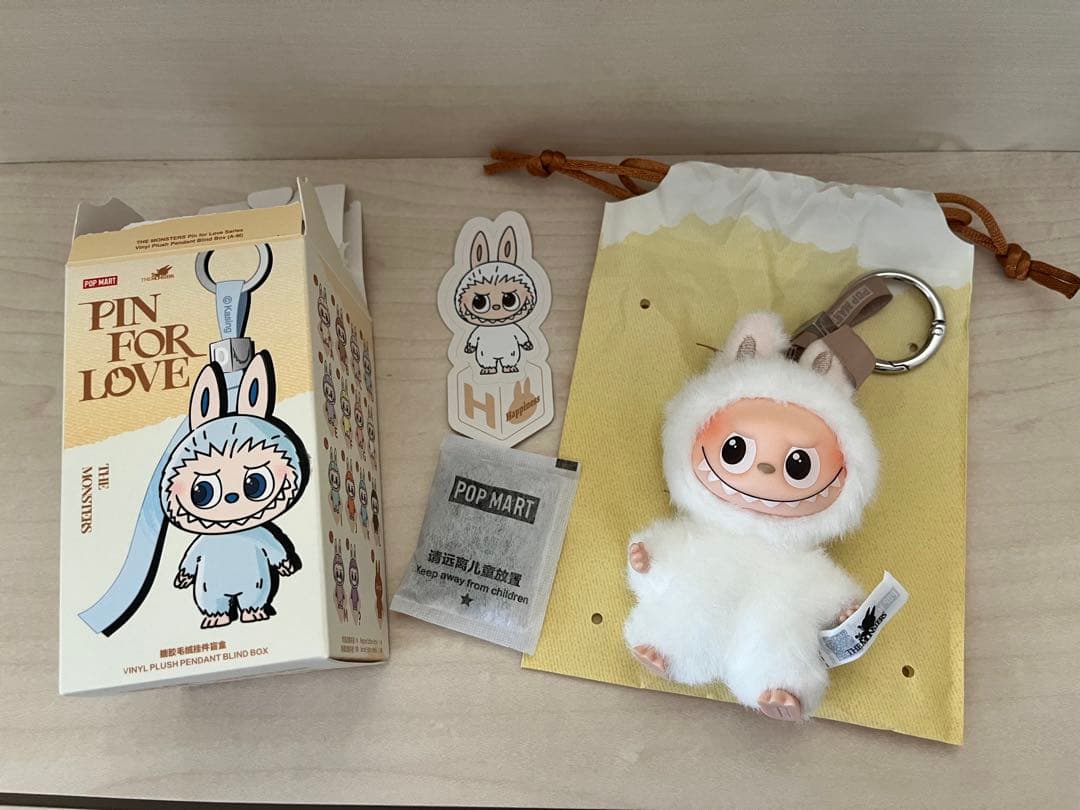 POPMART PIN FOR LOVE ぬいぐるみ ラブブ イニシャル　H