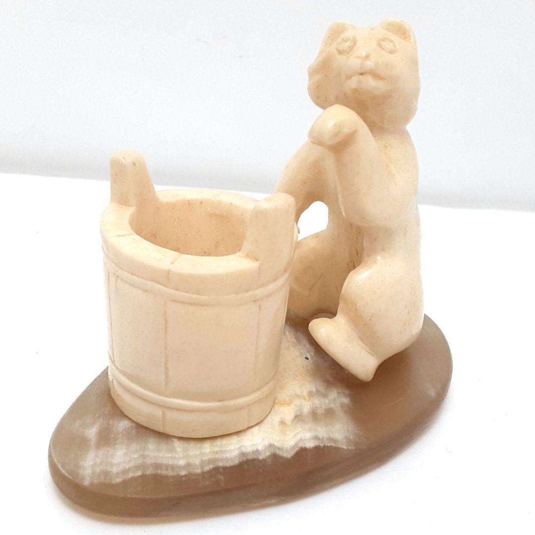 Y1701-2 最高級極上 熊と桶 置物 天然素材 重量85.7g