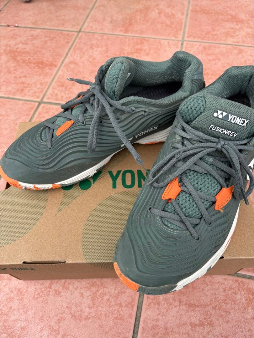 YONEX FUSIONREVテニスシューズ 27センチ　オリーブ