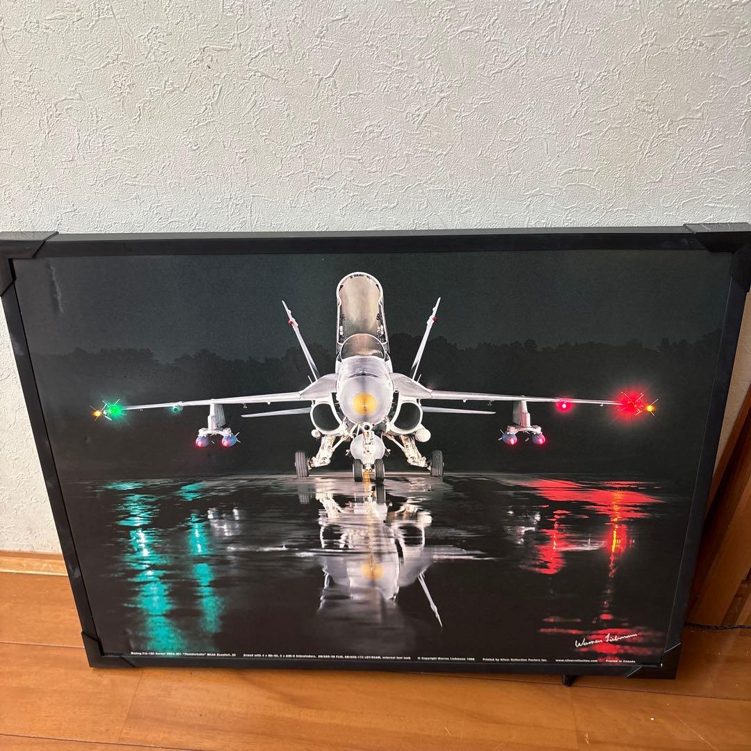 飛行機光るキャンバスアート