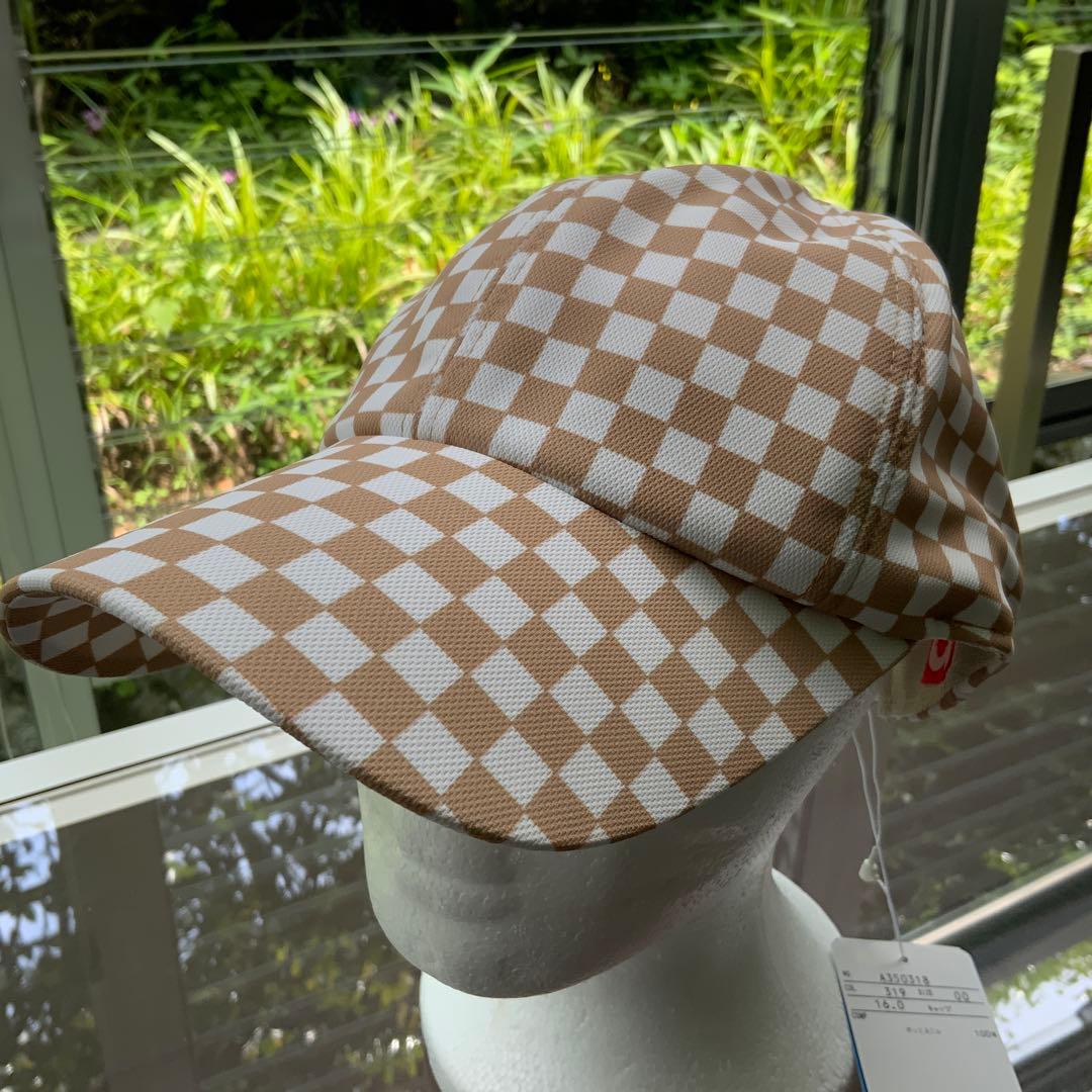 ベージュとホワイトのチェックキャップ