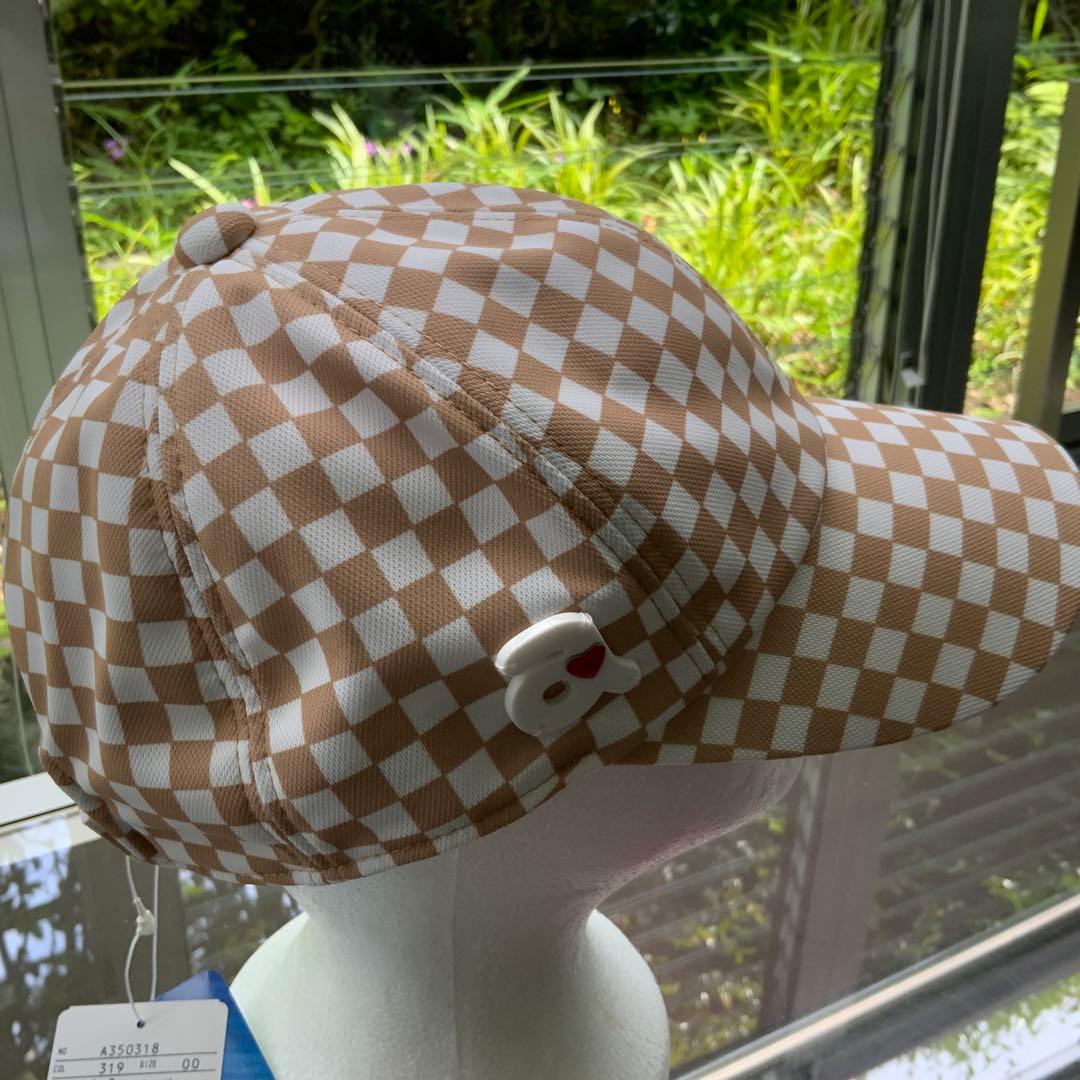 ベージュとホワイトのチェックキャップ
