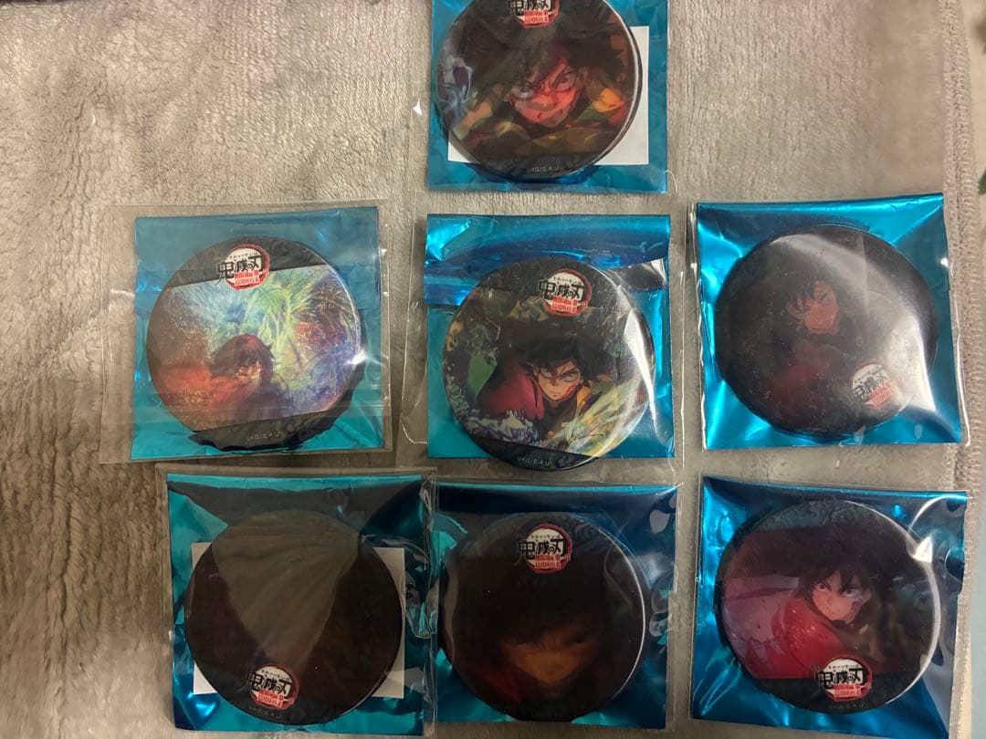 鬼滅の刃 水の呼吸ランダムアクションアニメーション缶バッジ冨岡義勇コンプセット