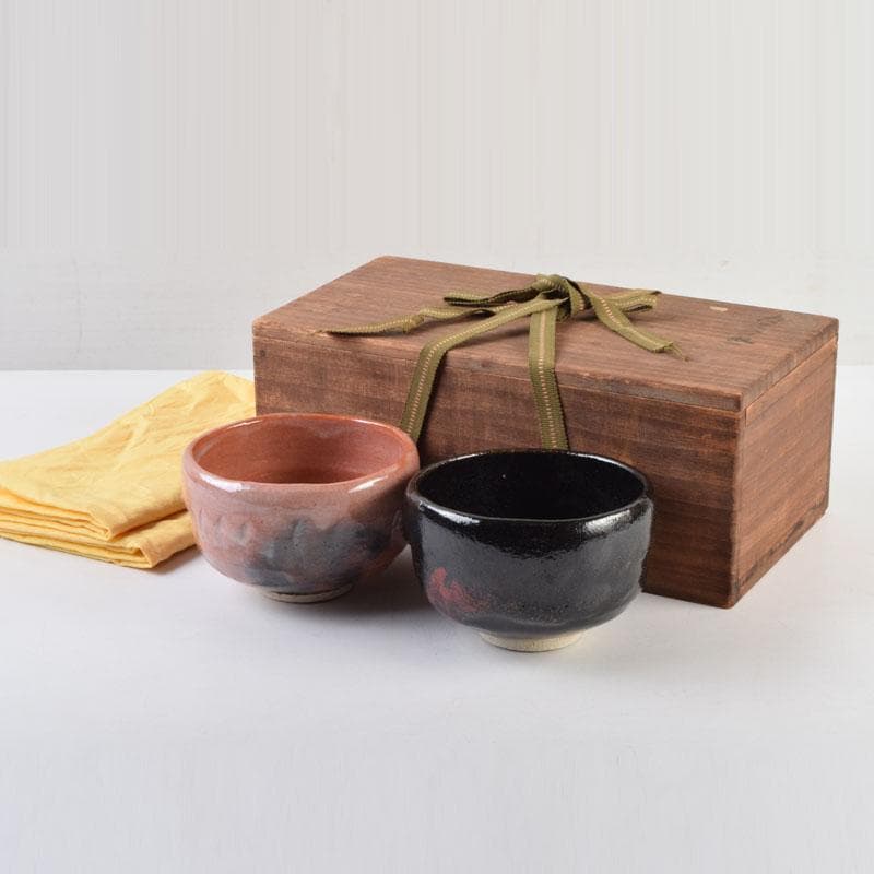 茶道具　吉村楽入作　赤楽茶碗　黒楽茶碗　一双　共箱　C　8998