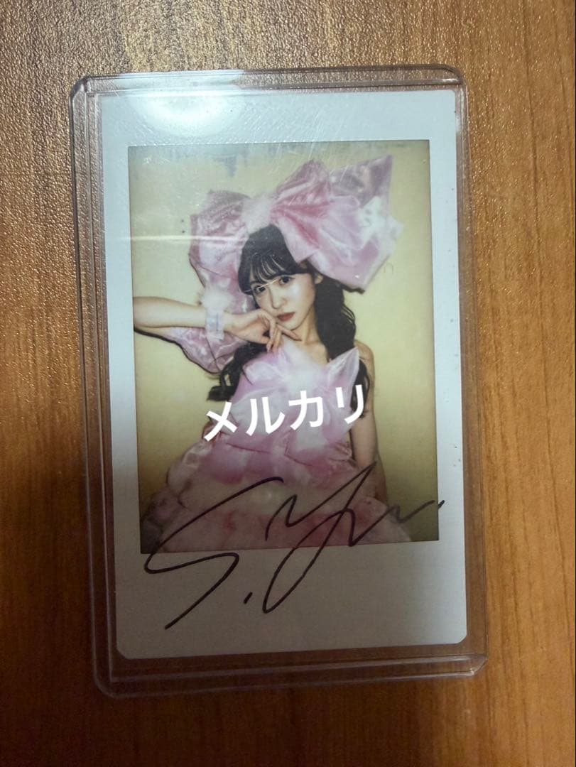 櫻井優衣　直筆サイン入りチェキ