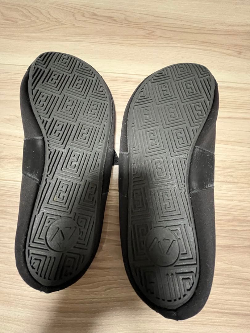 A7 トレーニングシューズ ブラック