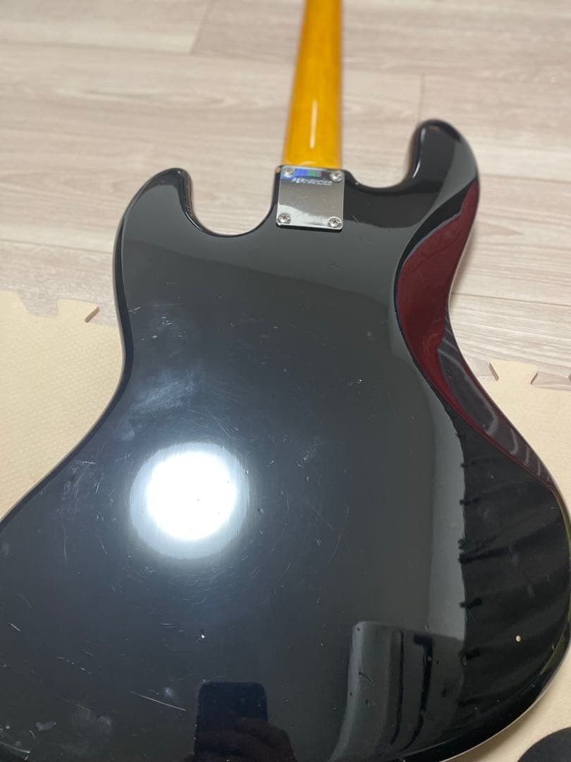 フェルナンデス　ブラックジャズベース(ノーマルピックガード付き)