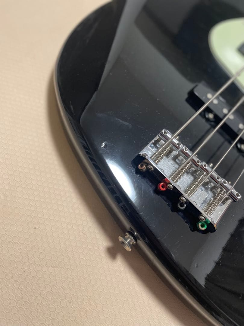 フェルナンデス　ブラックジャズベース(ノーマルピックガード付き)