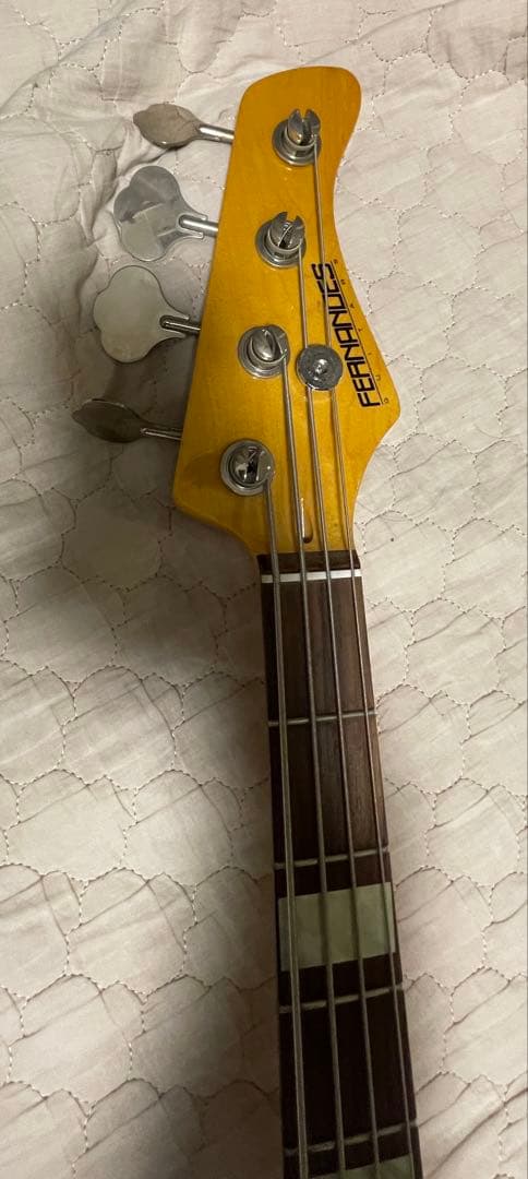 フェルナンデス　ブラックジャズベース(ノーマルピックガード付き)