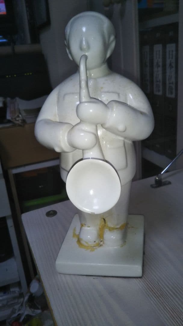 陶製「毛沢東(?)」喇叭(ラッパ)吹奏立像